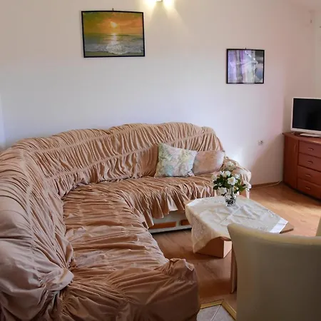 Apartment Zana *